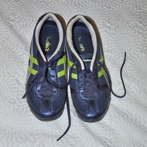 8/$20 Skechers sneakers